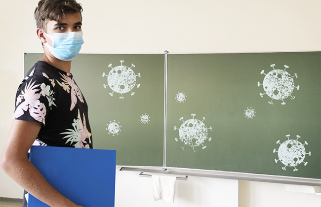 alunno lavagna covid
