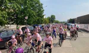 bici pedalata rosa