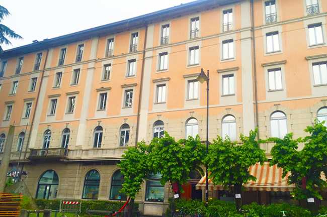 condominio migranti stazione