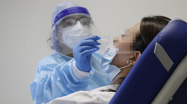 covid tampone sdraiata