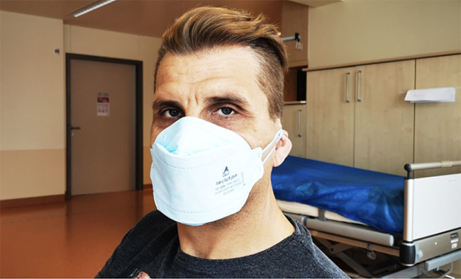 covid uomo ospedale letto