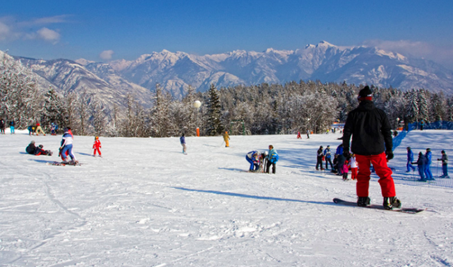domobianca pista snow sciatori montagne