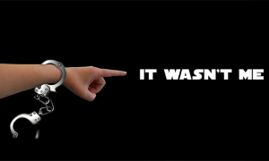 errore giustizia mano