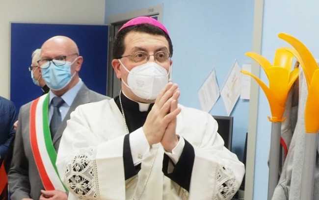 farinella vescovo mascherina