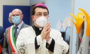 farinella vescovo mascherina