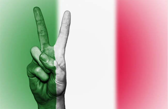 italia vittoria dita