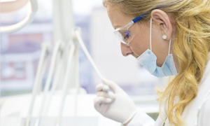 medico mascherina donna profilo