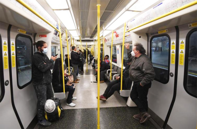 metropolitana covid mascherina