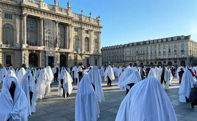 protesta fantasmi torino