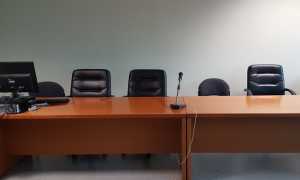 tribunale aula b vuota dye