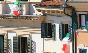 tricolore bandiera finestre