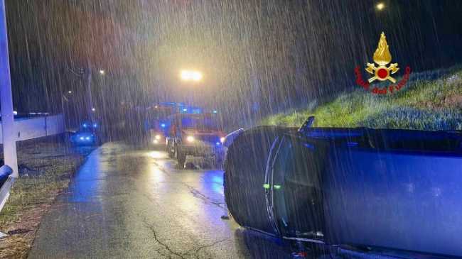 valdilana incidente auto ribaltata