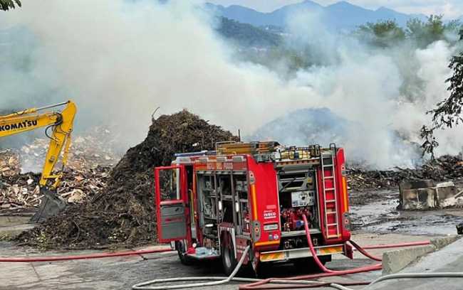vigili del fuoco incendio rifiuti biella