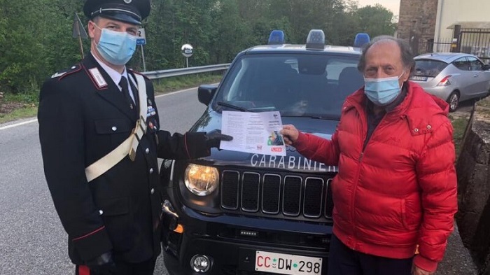 Volantino anti truffe ideato dai carabinieri in distribuzione