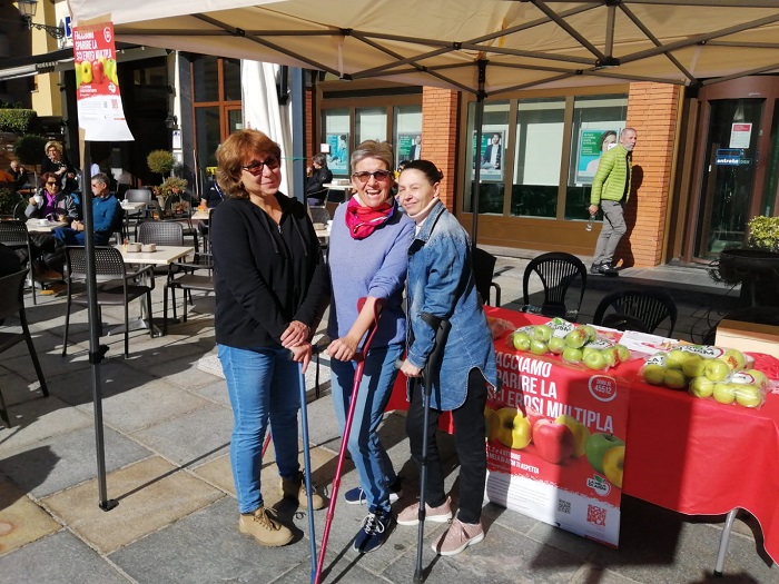 Aism in piazza a Biella per solidarietà