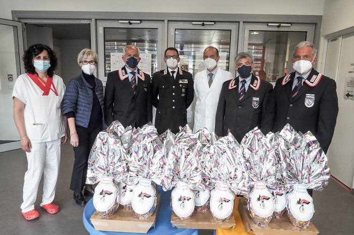 Pediatria Asl Biella: uova di Pasqua in dono da parte della dell’Associazione Nazionale Carabinieri in congedo