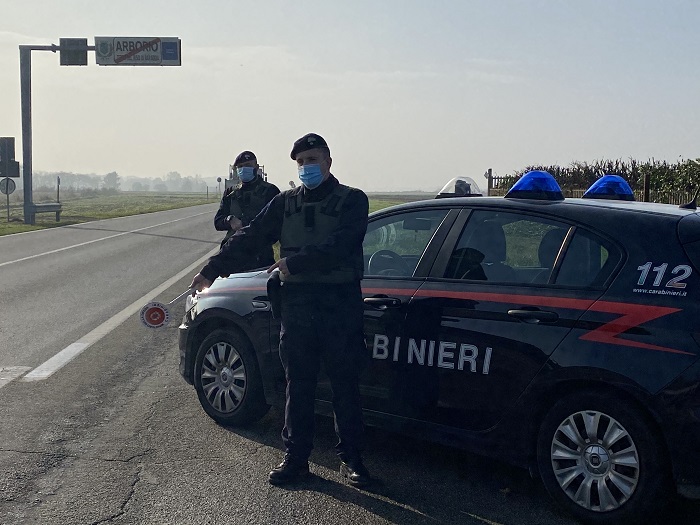 Tra i rifiuti spunta una ogiva di un mortaio