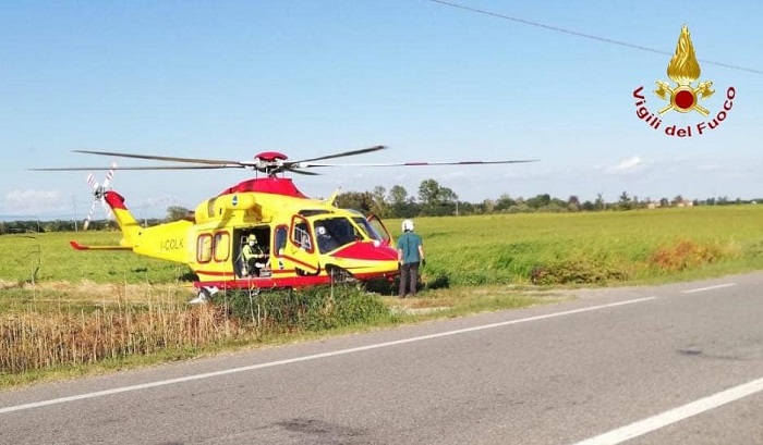 Cade dal trattore e viene travolto da un mezzo agricolo