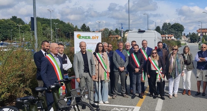 Taglio del nastro alla prima postazione di Bike Sharing firmata Enerbit
