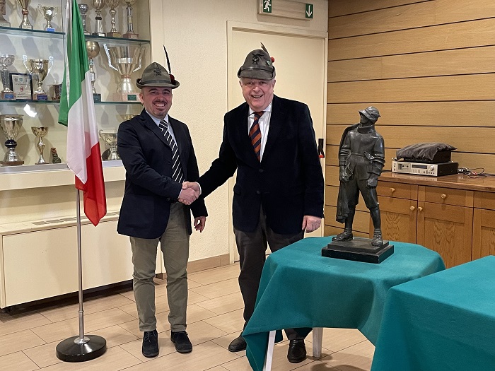 Cambio della guardia alla guida del Gruppo Alpini di Vigliano.