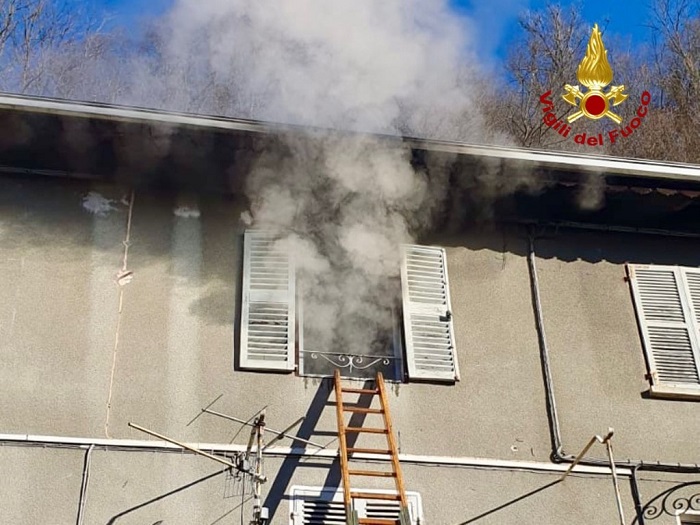 Allarme incendio a Miagliano, fiamme da un camino