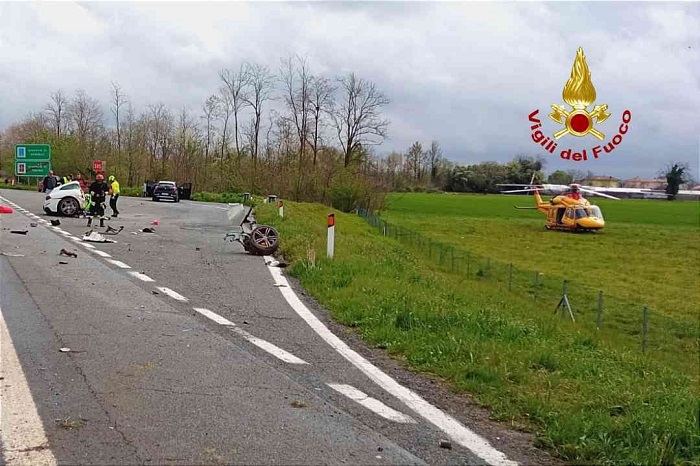 Schianto mortale in autostrada a Santhià: una delle vittime è un dj