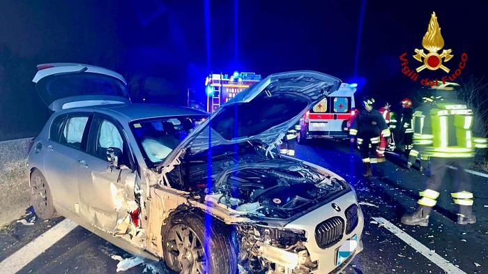 Schianto in superstrada: due feriti 