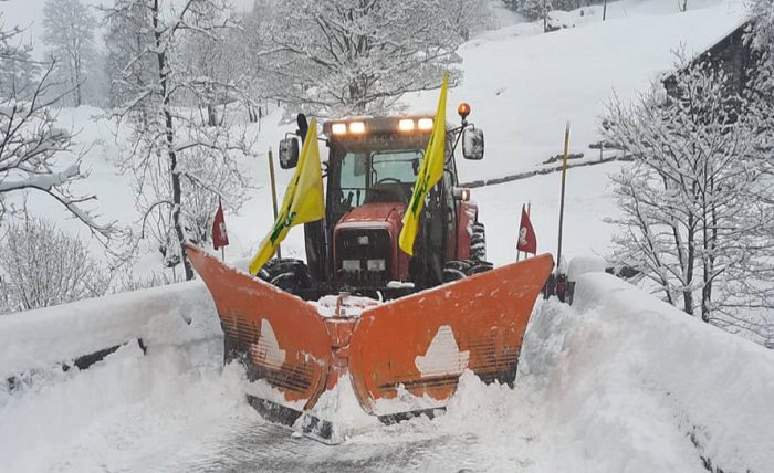 Anche i trattori di Coldiretti impegnati a spalare la neve
