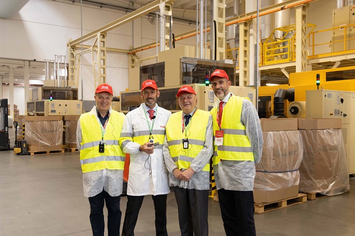 Il ministro Gilberto Pichetto in visita alla Coca Cola Hbc