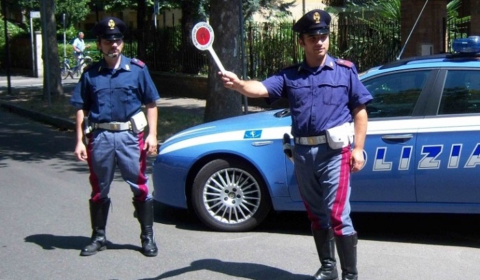 Rissa fuori dal locale: la Polizia arresta sette persone