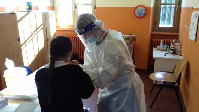 Covid, primi test salivari antigenici nelle scuole del biellese