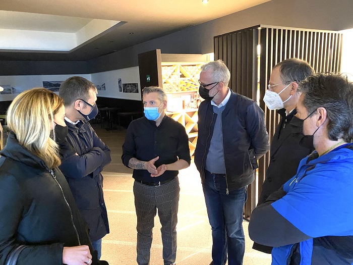Tour dell'onorevole Delmastro tra le attività commerciali chiuse e penalizzate dal Dpcm