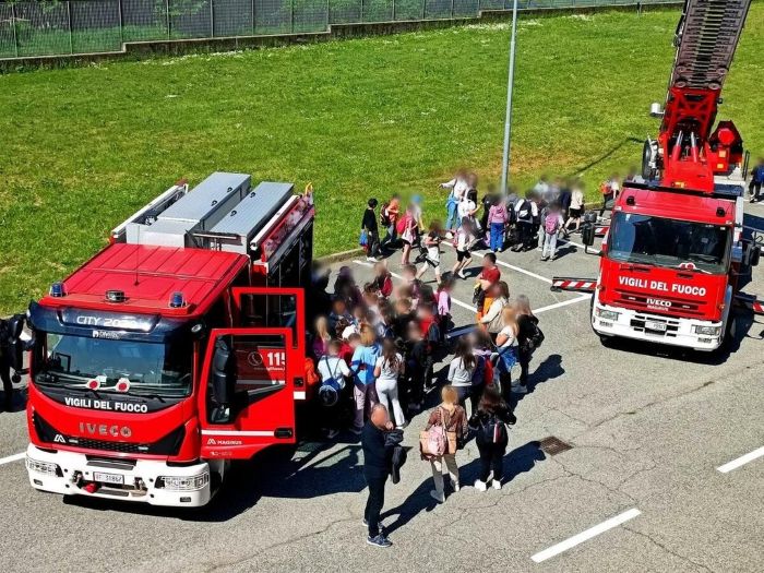 Bambini visitato il comando provinciale dei vigili del fuoco di Biella