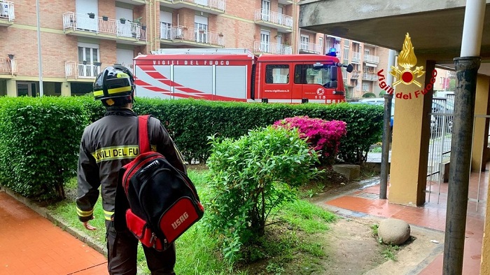 Bloccati in ascensore a Biella, liberati dai vigili del fuoco