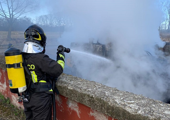 Sauna in fiamme, arrivano i vigili del fuoco