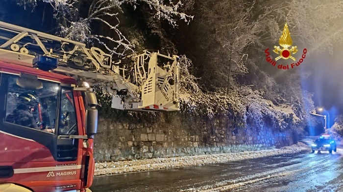 Vigili del fuoco Biella: oltre 60 interventi per le abbondanti nevicate