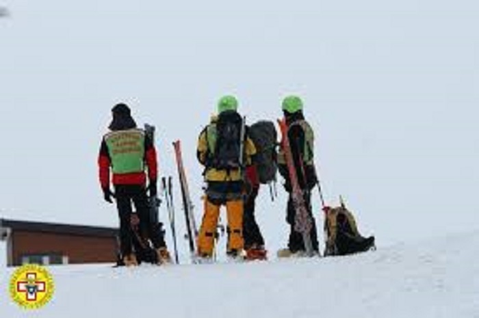 Due donne in difficoltà durante la passeggiata in montagna