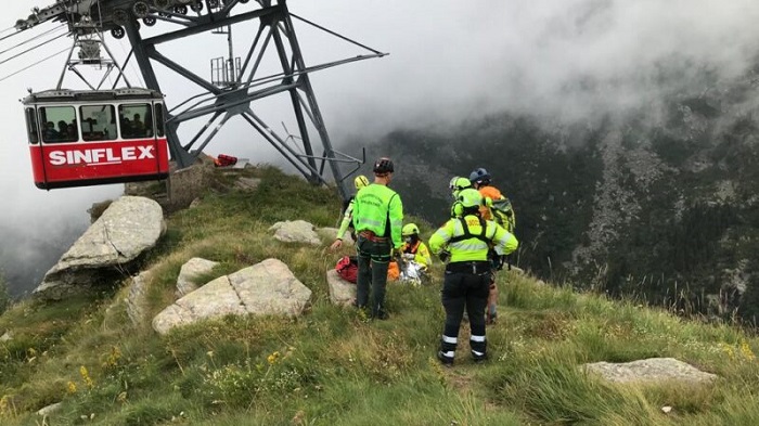 Donna bloccata sulla parete Nito Staich di Oropa