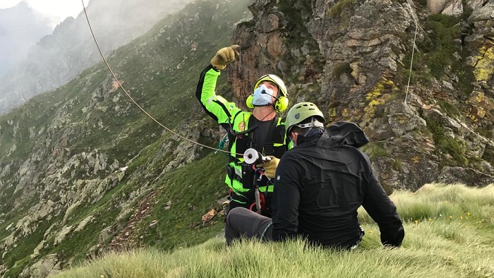 Sorpresi dalla fatica vengono recuperati dall'elicottero sul Monte Mars