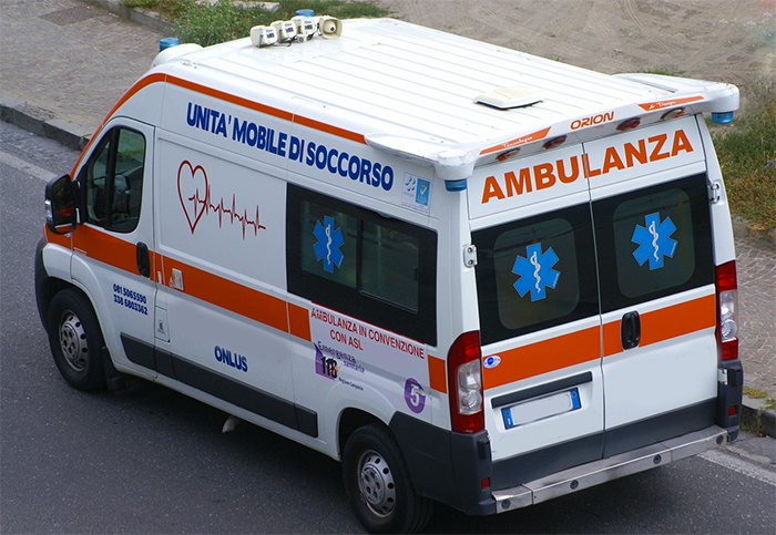Scontro tra auto e ciclista di 13 anni, la donna incinta al volante visitata in ospedale