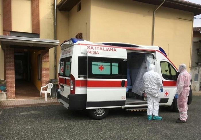Primi ospiti della comunità "L'Albero" portati al centro Covid-19
