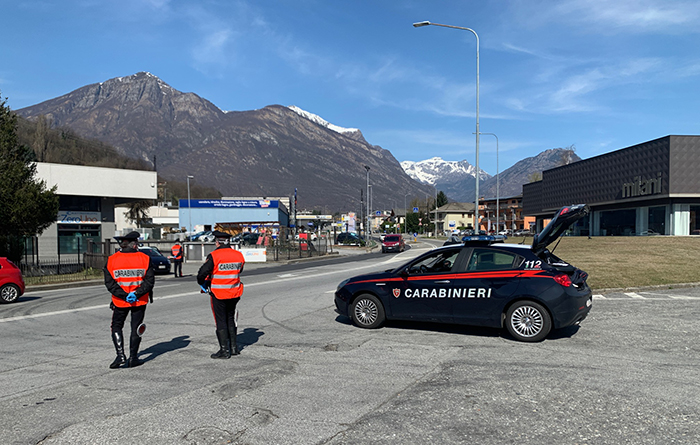 Spacciatore e cliente arrestati nel Biellese