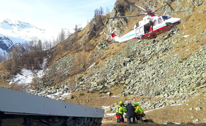 Cade in bici al santuario del Mazzucco, intervento dell'elisoccorso