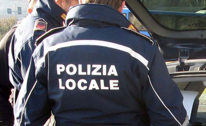 Runner beccato sulla Trossi cerca di fuggire alla municipale