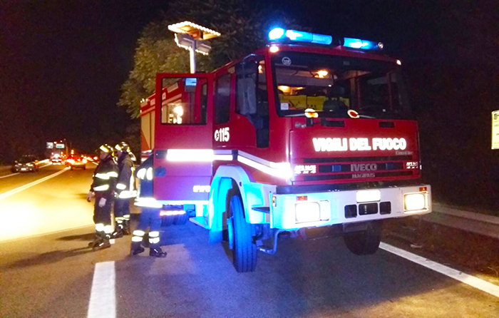 Incendio in una casa, anziana deve passare la notte ospite di famigliari