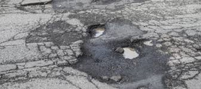 Buche nelle strade biellesi e vercellesi: strage di pneumatici