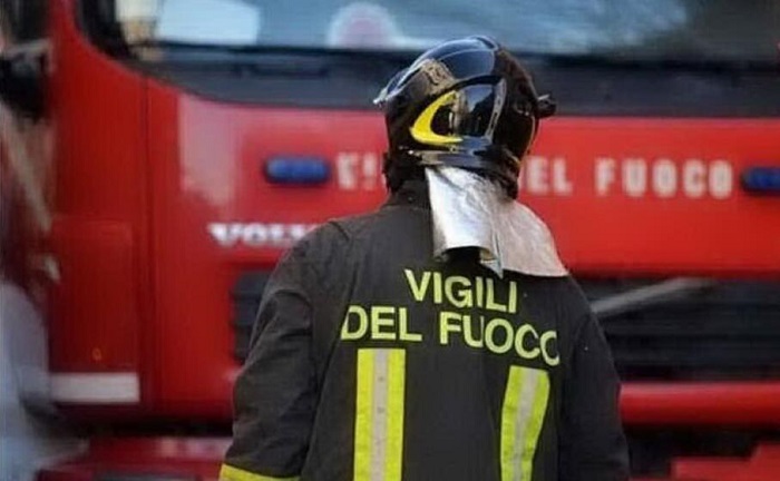 Bimba rimane chiusa in bagno: arrivano i vigili del fuoco